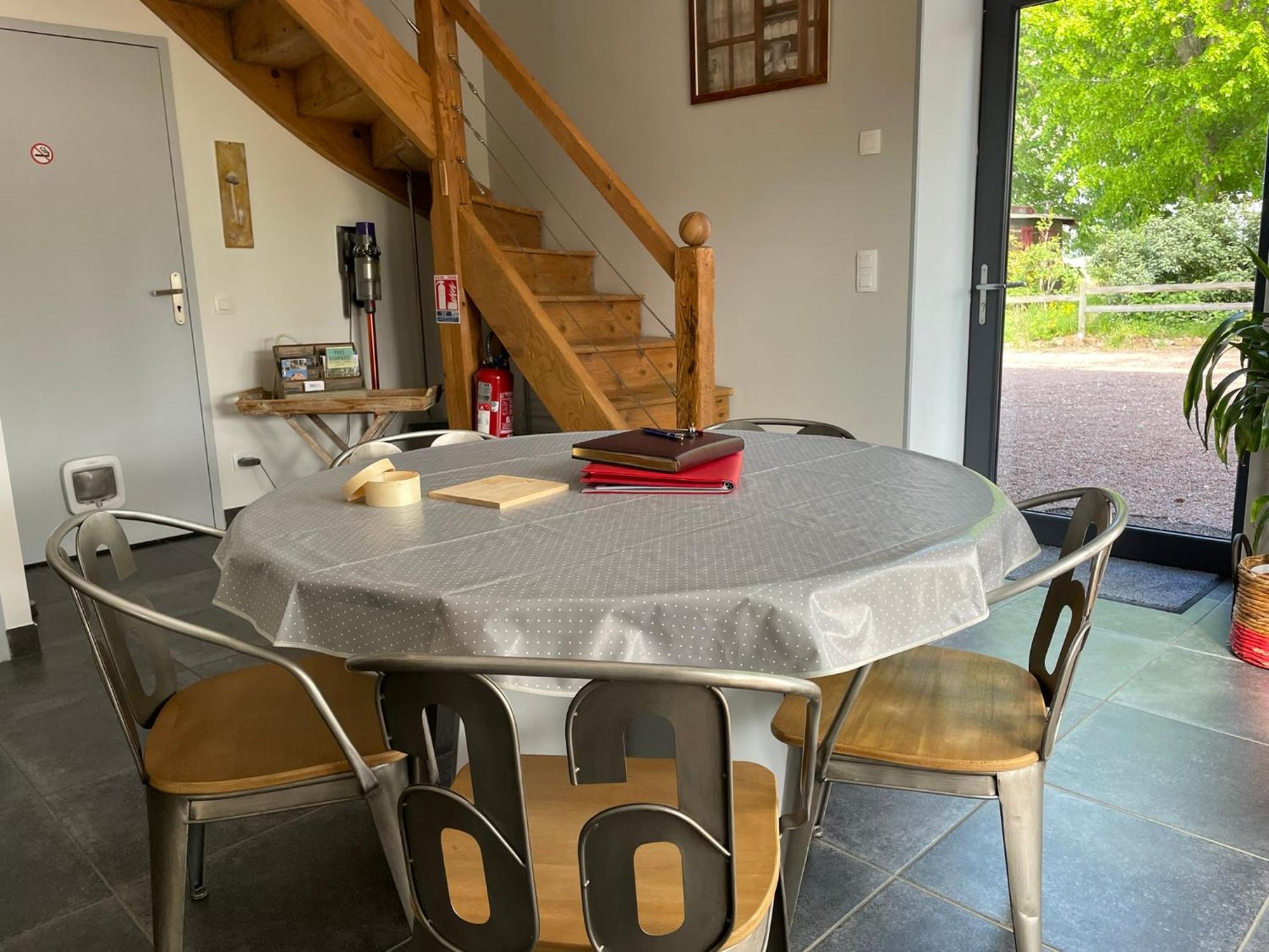 La Grange Aux Hirondelles - Appartement Complet Et Independant Commelle-Vernay Eksteriør billede
