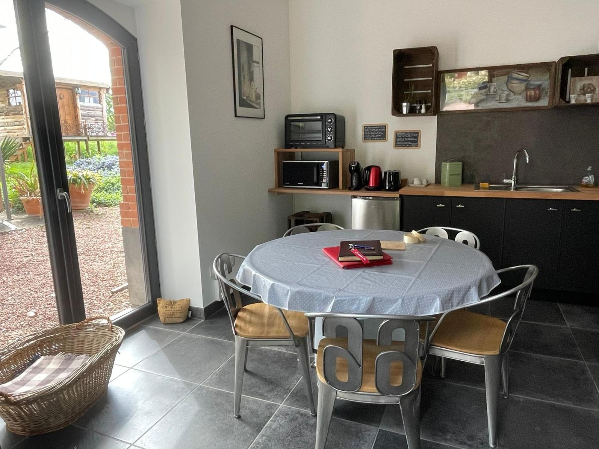 La Grange Aux Hirondelles - Appartement Complet Et Independant Commelle-Vernay Eksteriør billede